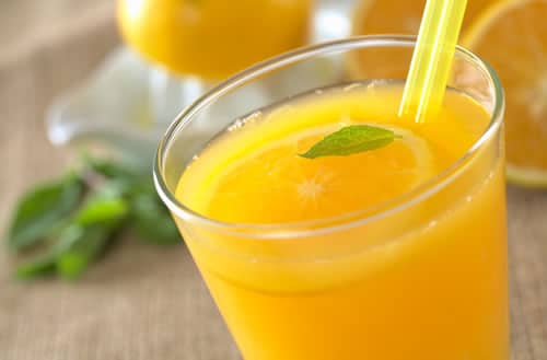 agua saborizada de naranja